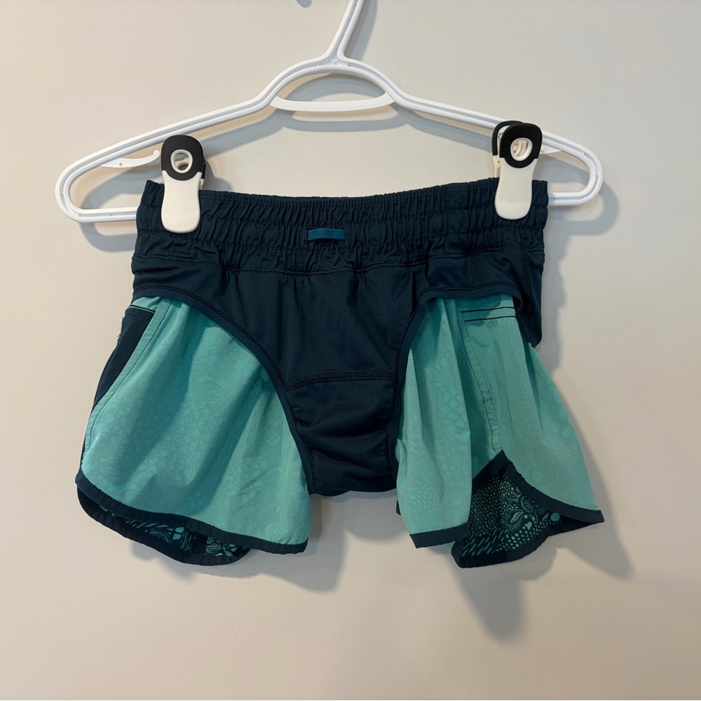 Lululemon Navy & Aqua Patterned Hotty Hot Low-Rise Lined Shorts - 4” - Picture 7 of 10